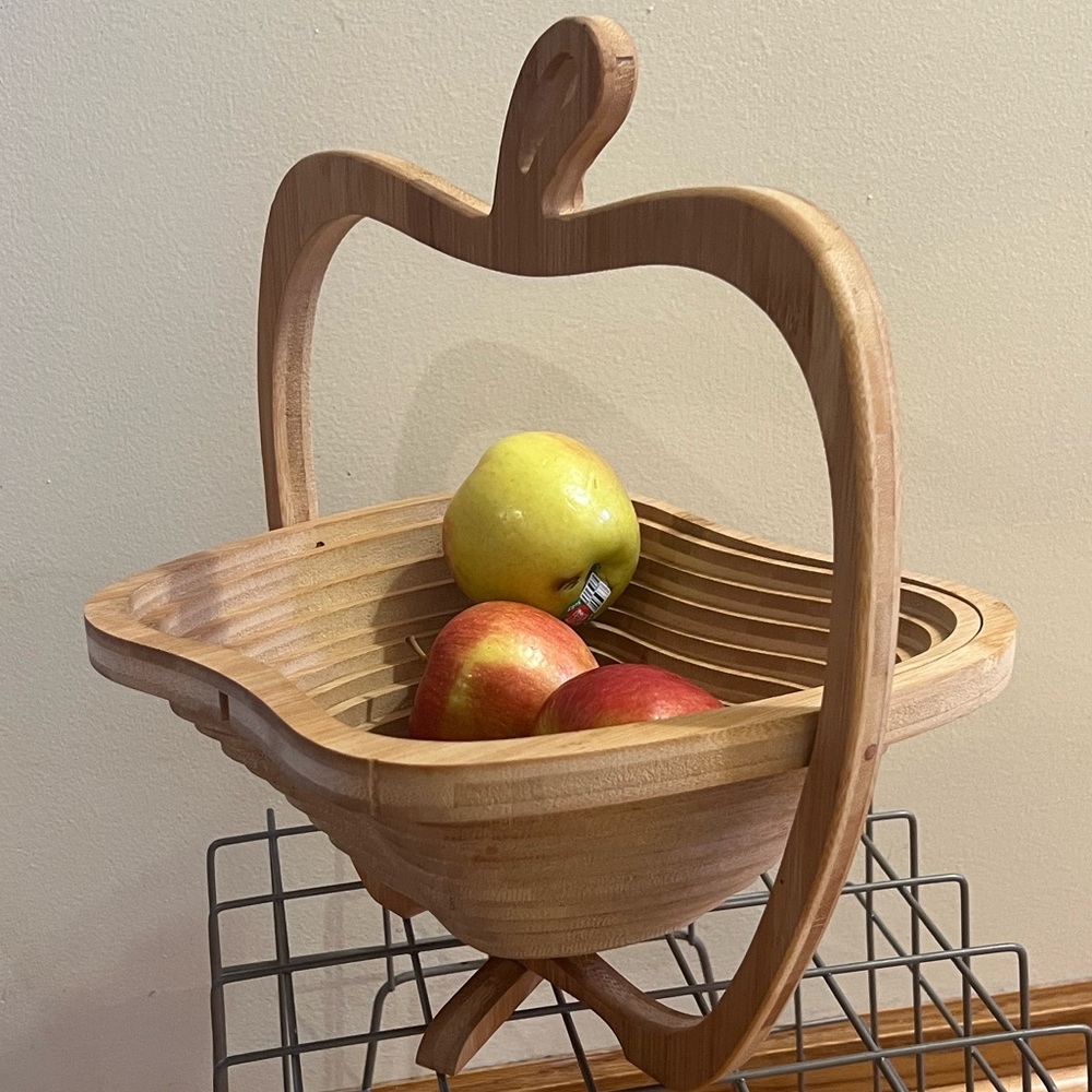 Bonnie & Pop Bamboo Apple-Shaped convertible bowl or trivet Board